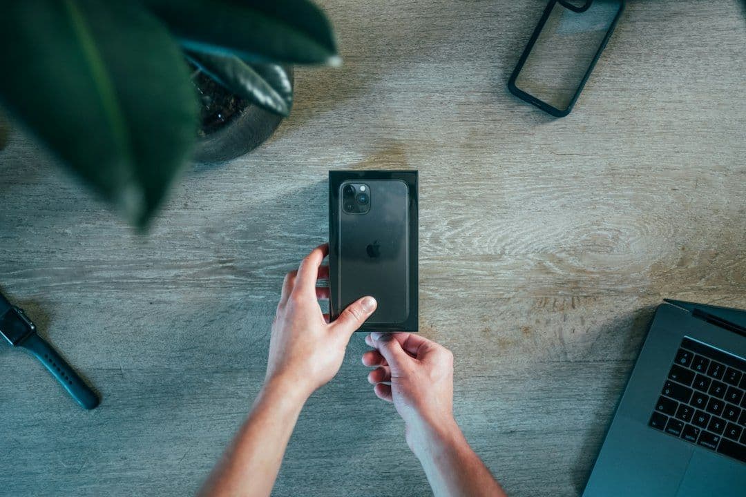 John Ternus o iPhonie Duo, składanym debiucie Apple i Siri AI