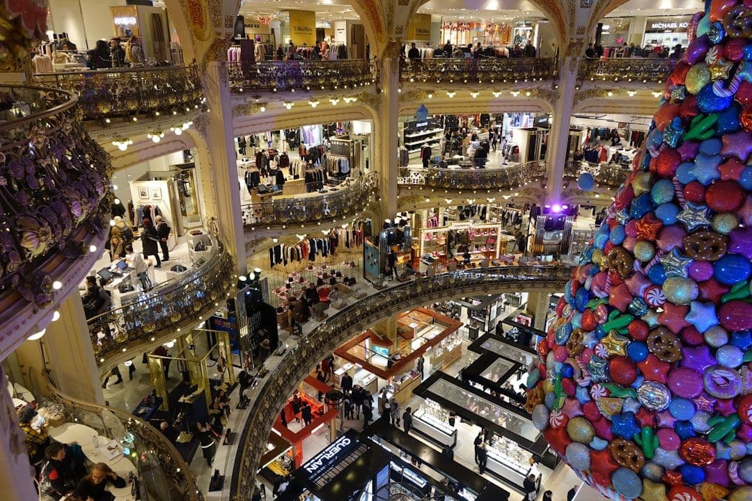 Klasa średnia tnie wydatki. Handel dostosowuje ofertę do dwóch biegunów konsumentów