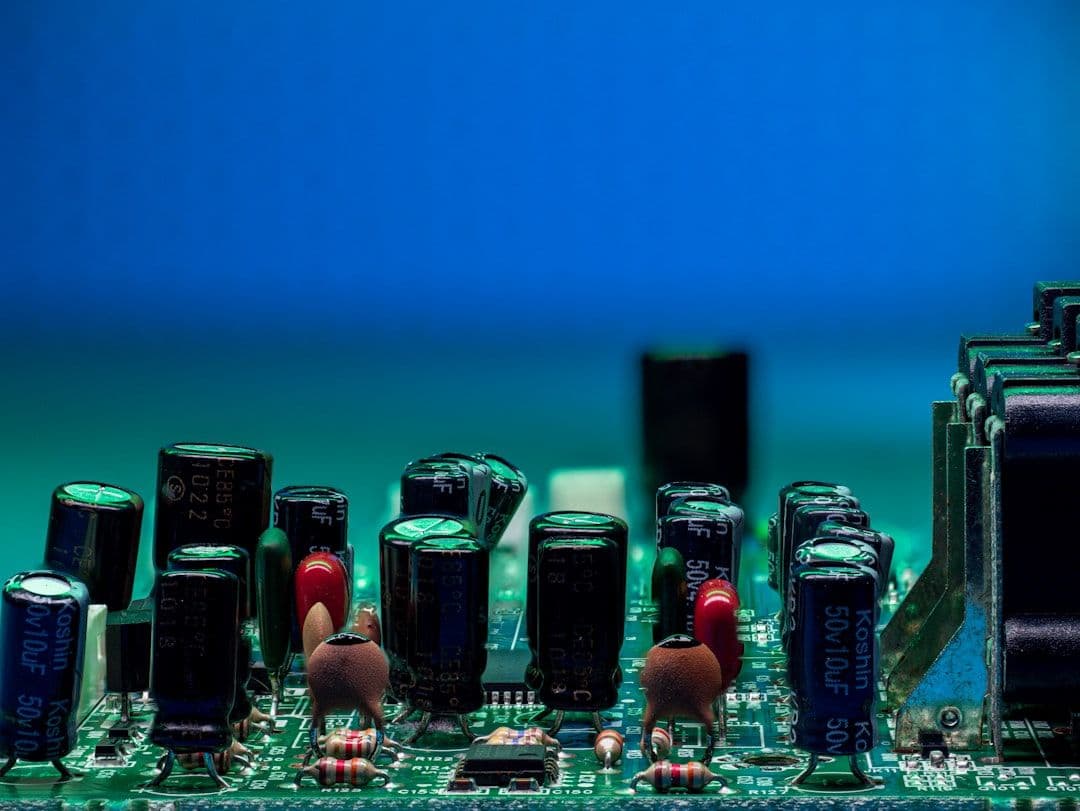 Koniec ery taniej elektroniki. Ceny sprzętu rosną przez braki chipów, AI i geopolitykę