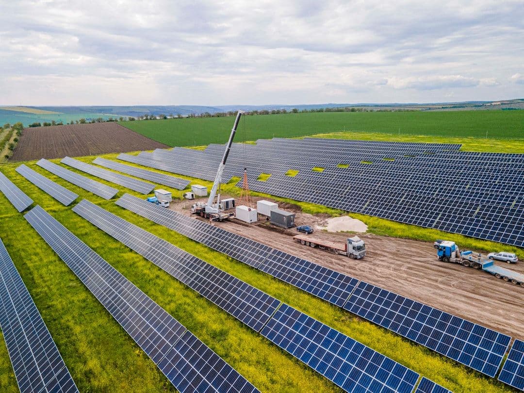 AI slop i media społecznościowe wzmacniają obawy wobec farm słonecznych