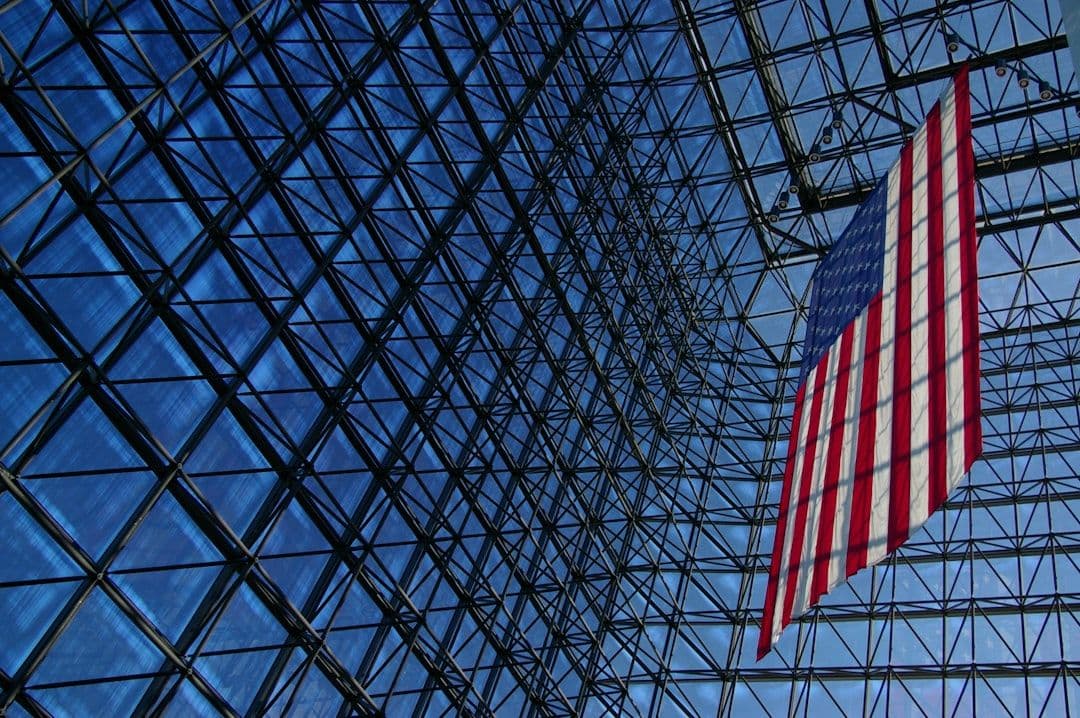 Centra danych AI obciążają regionalne sieci USA, nie globalny system energetyczny