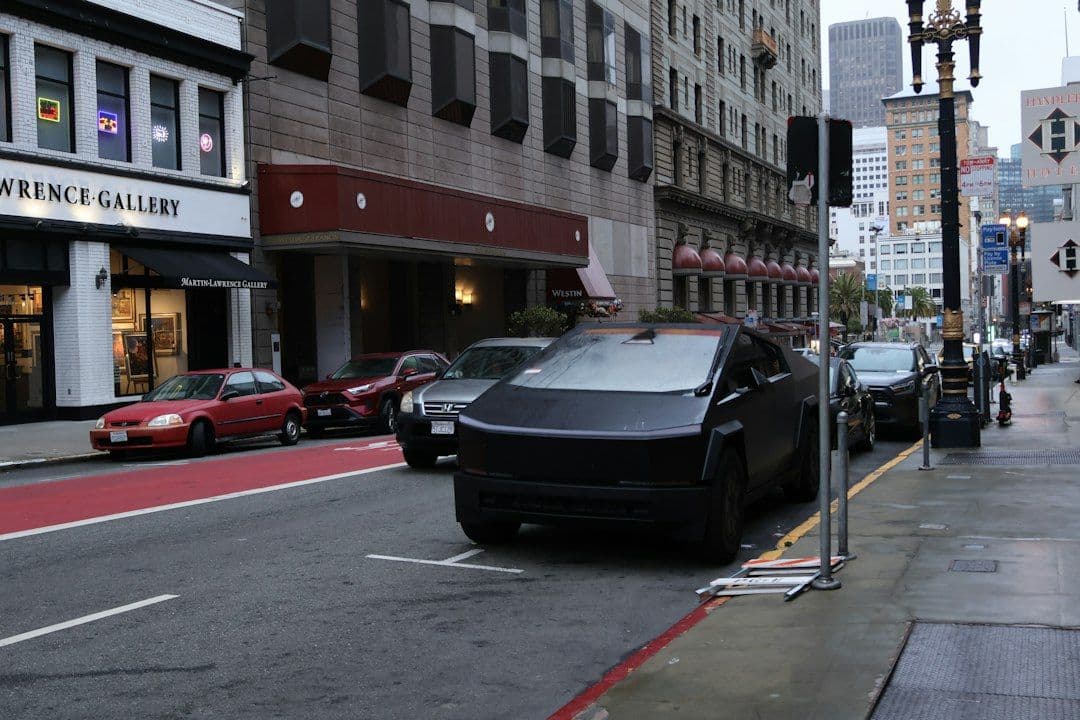 Tesla Cybercab pod lupą NHTSA. Regulator żąda odpowiedzi na 21 pytań