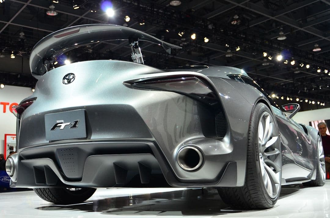 Projektant Toyoty FT-1 wyjaśnia, dlaczego seryjna Supra różniła się od konceptu
