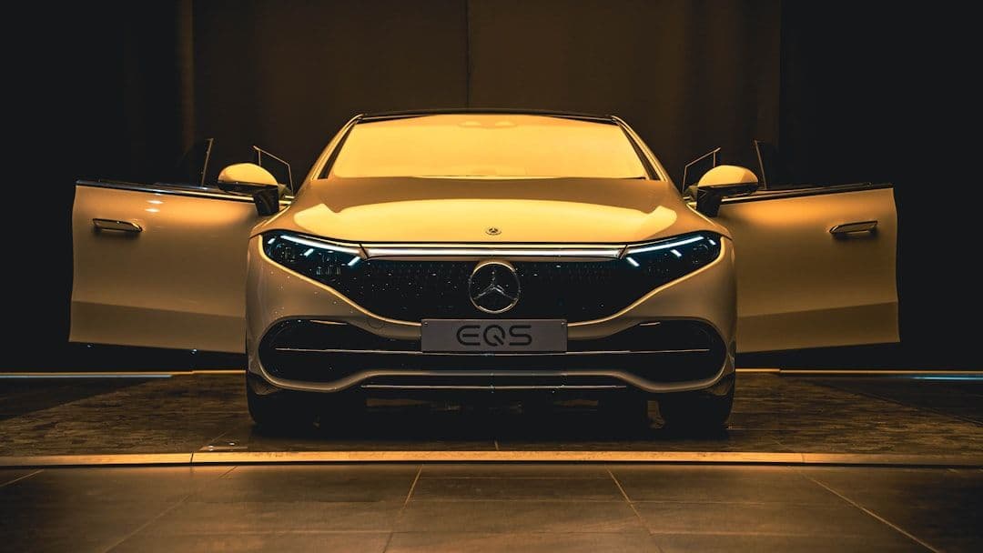 Nowy Mercedes GLA na 2028 rok większy i z napędem elektrycznym lub hybrydowym
