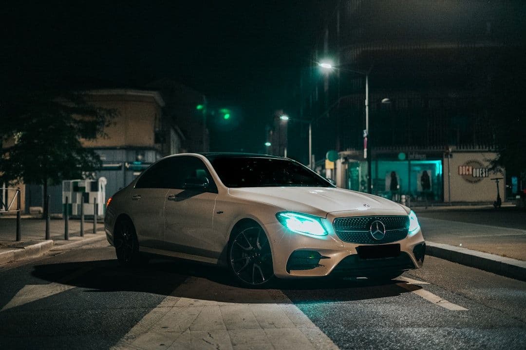 Mercedes-Benz wzywa do serwisu 310 667 samochodów. Ryzyko niekontrolowanego ruszenia