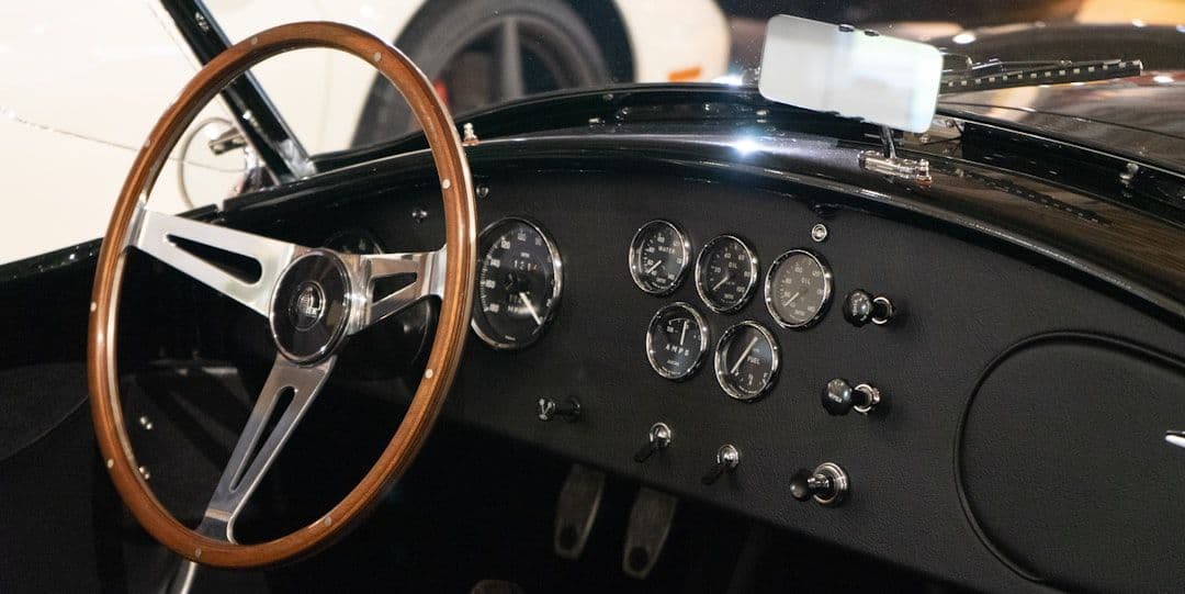 Pierwsza jazda Teslą Roadster. W 2006 roku auto zmieniło jego spojrzenie na elektryki