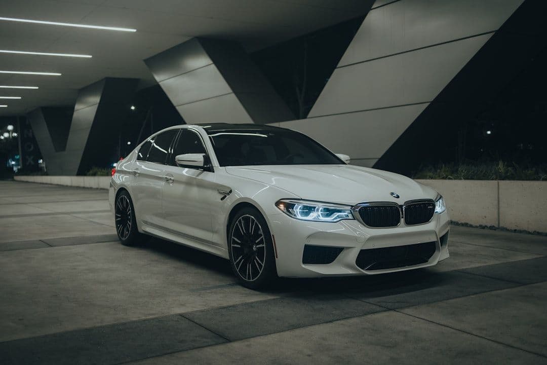 BMW wzywa do serwisów 27 720 samochodów. Ryzyko utraty napędu i stoczenia się auta
