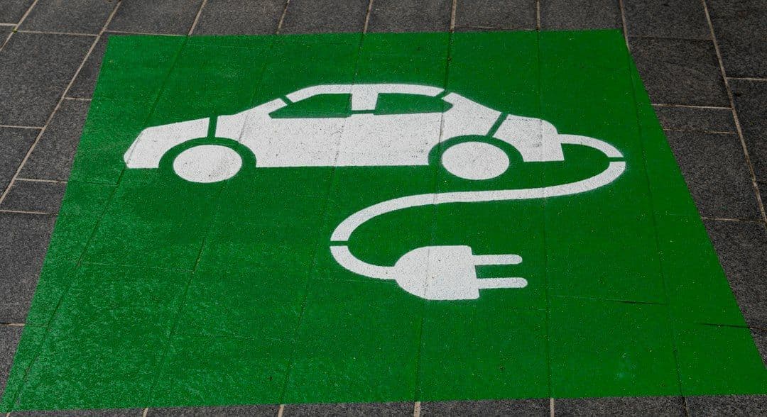 Tesla pozwoli awaryjnie odjechać od Superchargera z podłączonym kablem