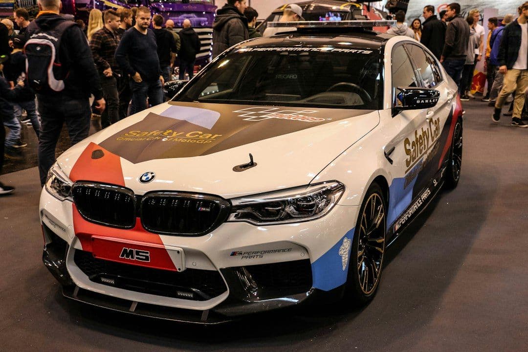 BMW zbudowało gotowy do jazdy radiowóz M5 Touring