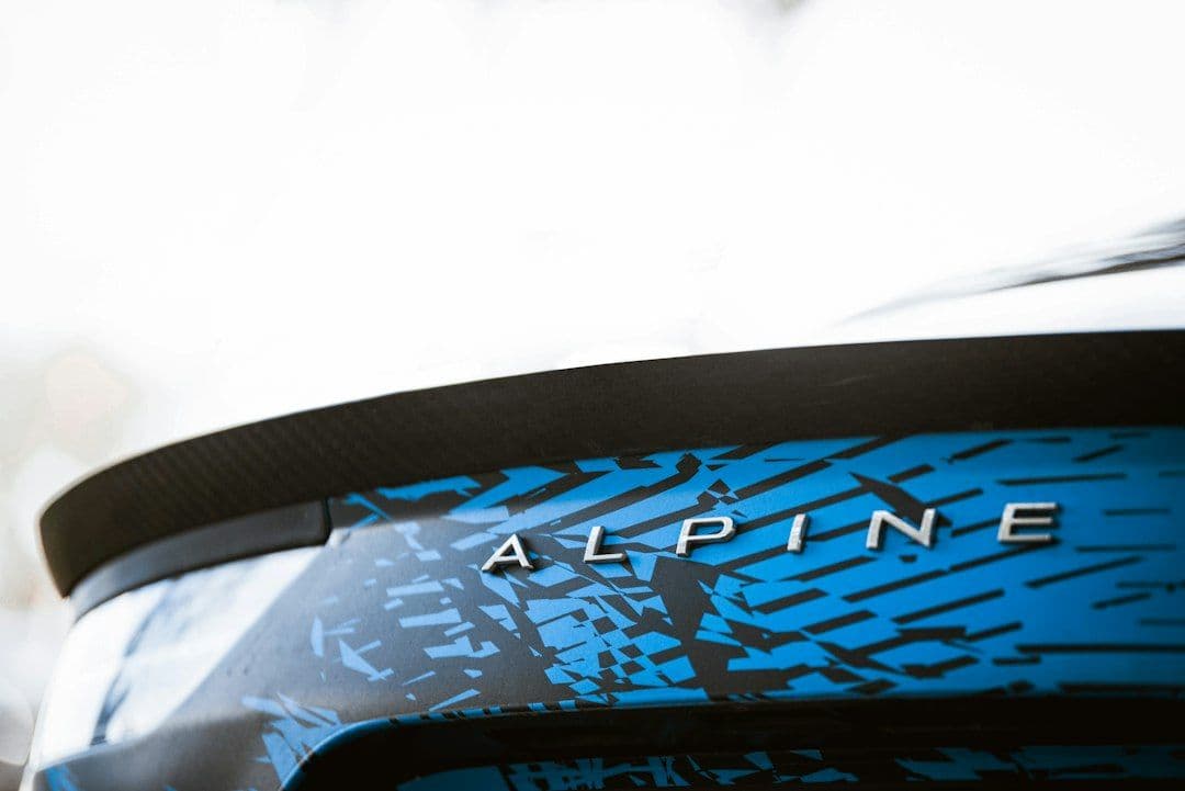 Alpine A310 Vision: zelektryfikowany koncept z opuszczanymi reflektorami