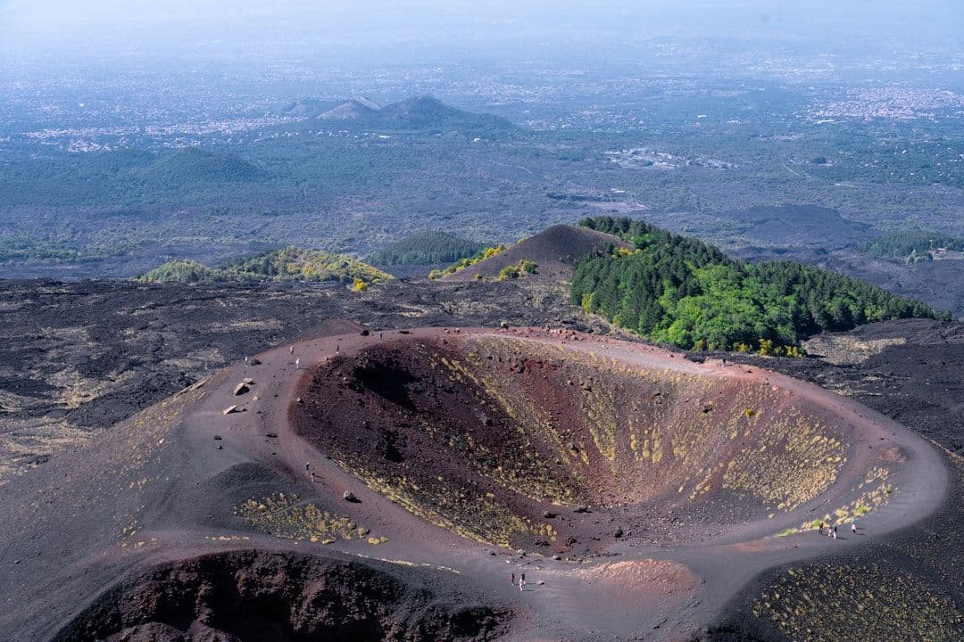 Etna zakłóca loty z Sycylii i Malty. Około 200 Polaków ma problem z opuszczeniem wyspy