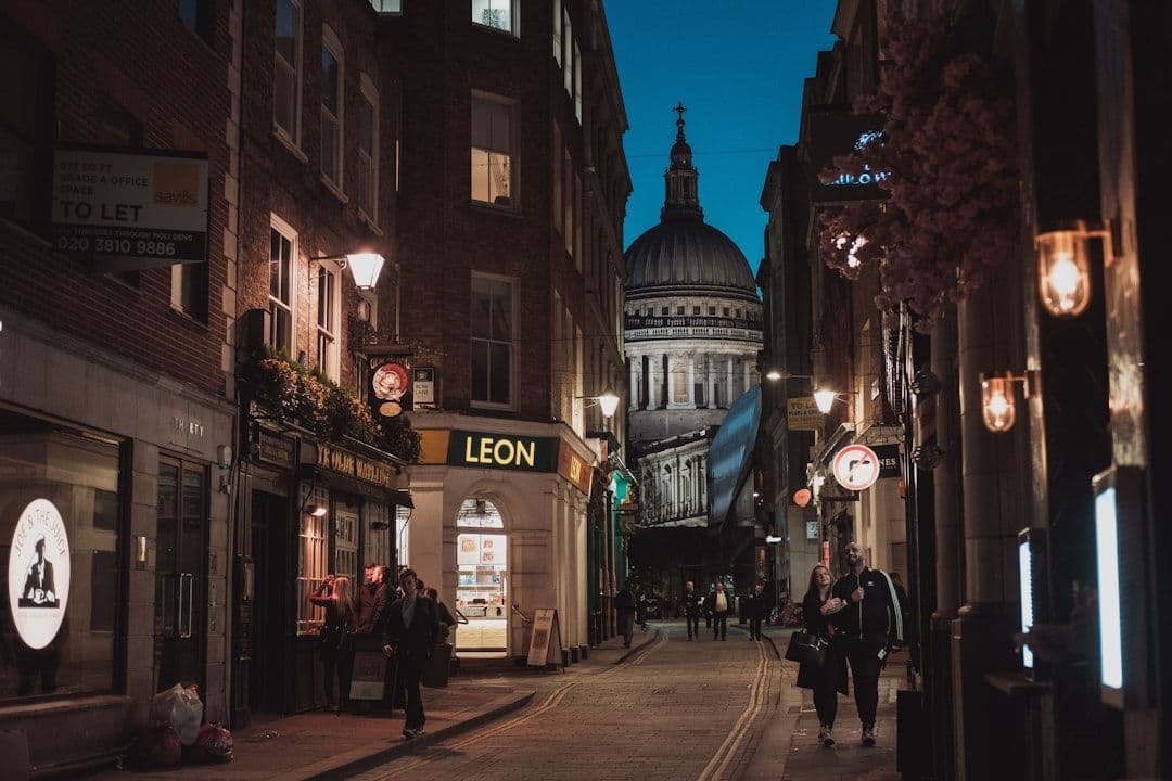 Mer Londynu chce odblokować nowe puby i bary w Soho oraz West Endzie