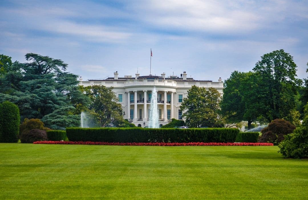 Trump pod lupą po gotówkowych prezentach po 45 tys. dolarów dla współpracowników