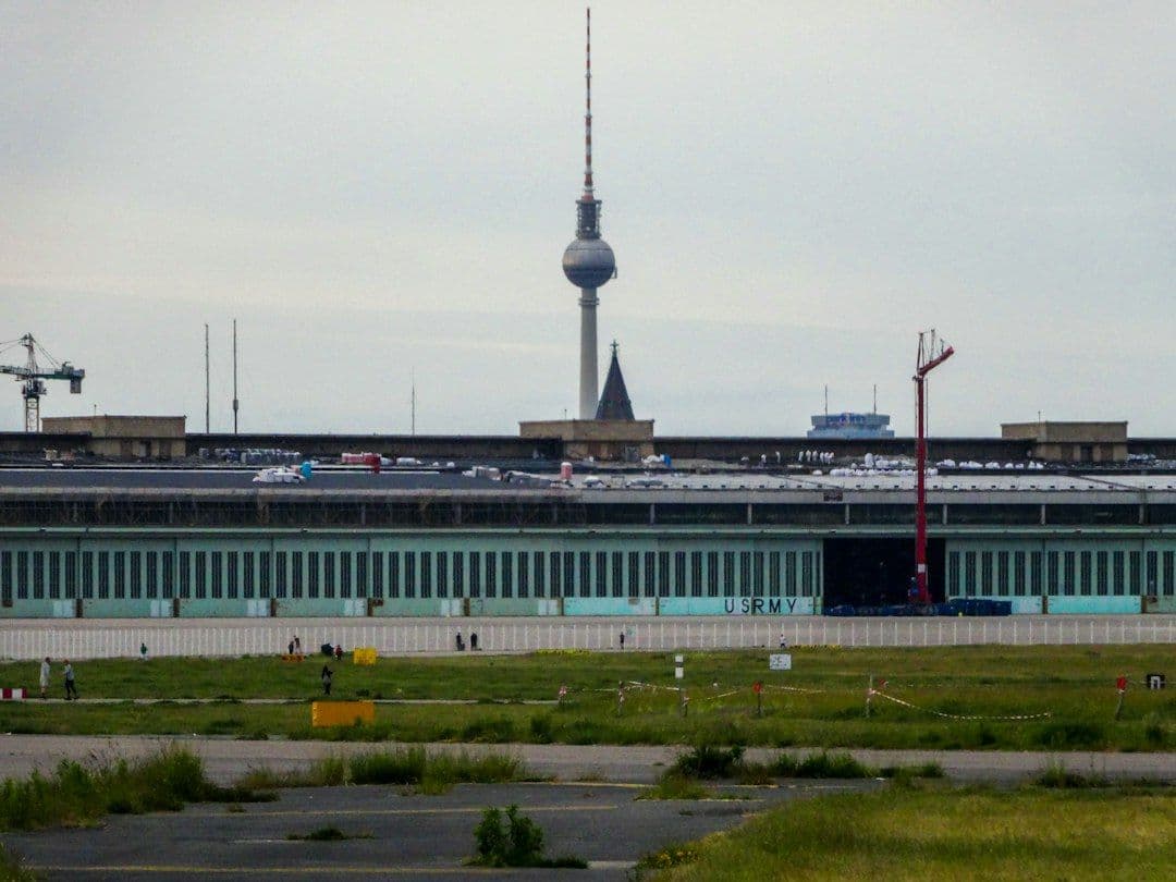 Niemieckie służby wskazują podejrzanych o atak dronami na lotnisko w Lipsku