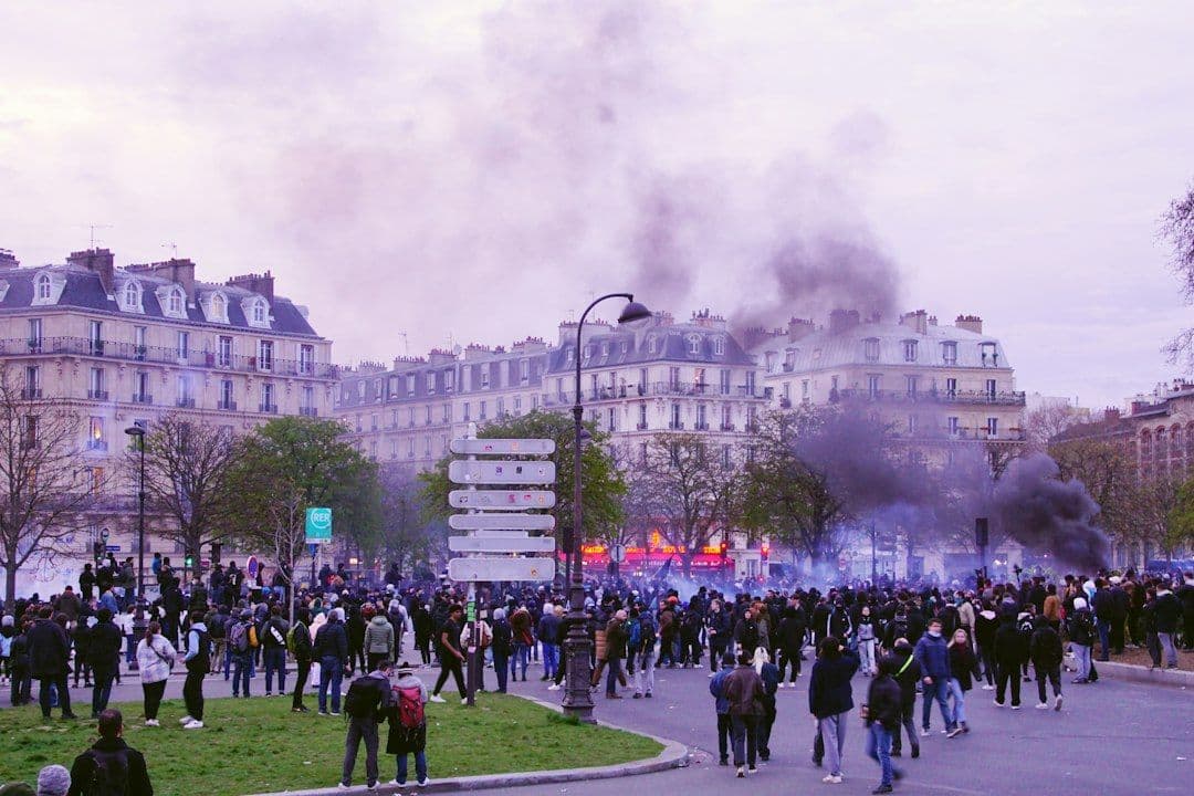 Francja: masowe protesty uczniów i pracowników, starcia z policją w Paryżu