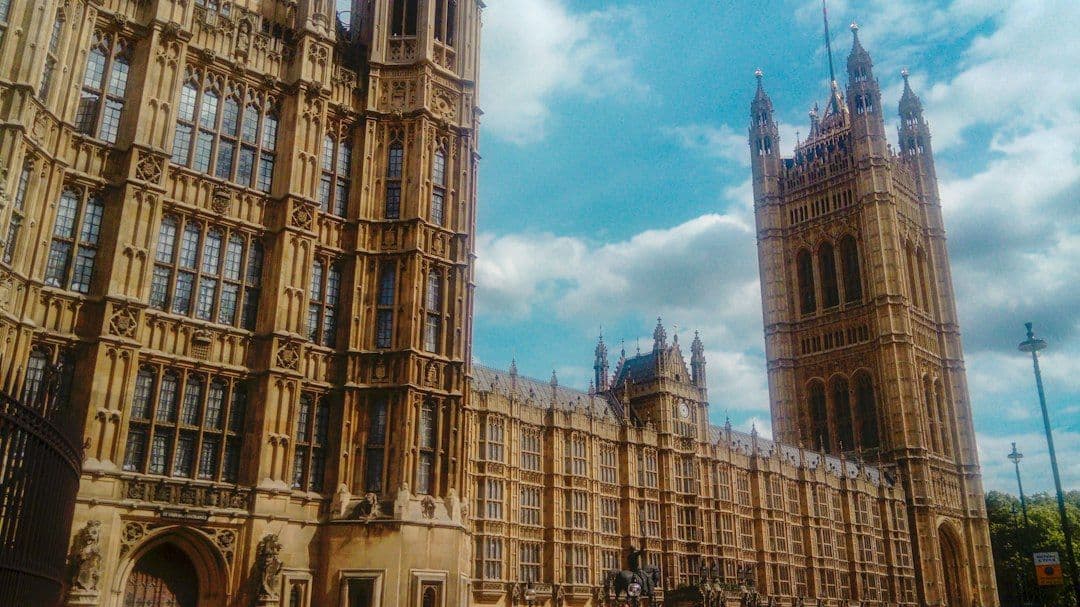 Program ITV pokazał rasistowskie i mizoginiczne wypowiedzi w Reform UK. Posłowie milczą