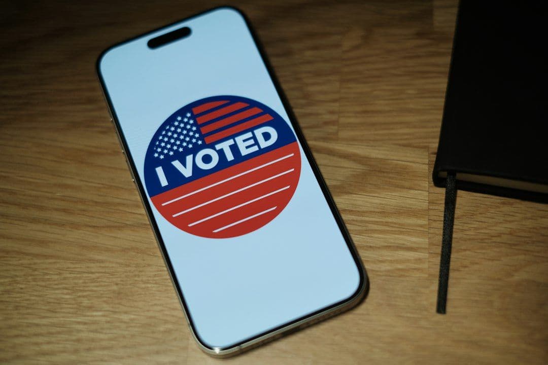 Schumer wzywa FCC do zablokowania politycznych robocalls generowanych przez AI