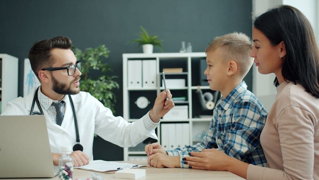 Telemedycyna w pediatrii najczęściej wspiera opiekę endokrynologiczną i behawioralną