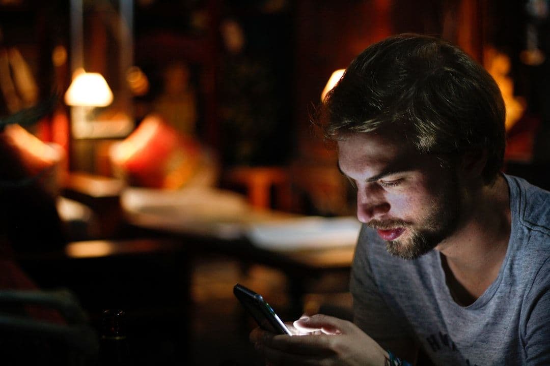 Cyberprzemoc może nasilać problemy psychiczne nastolatków. Ważna rola samotności