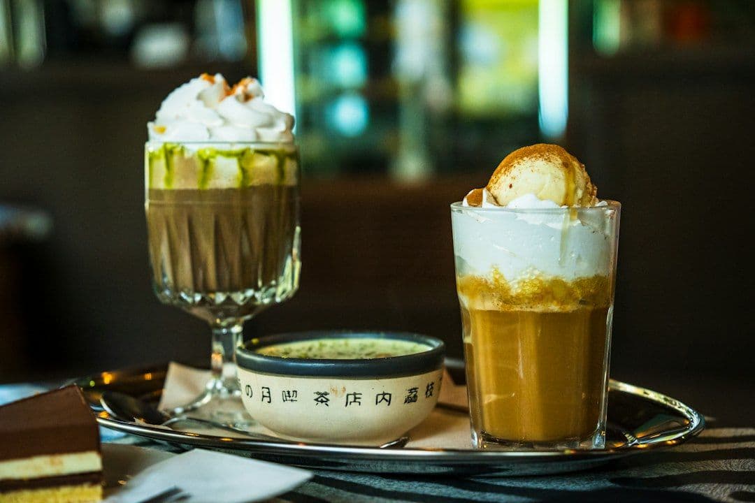 Jesienne menu Starbucks 2026: jak ograniczyć cukier w sezonowych napojach