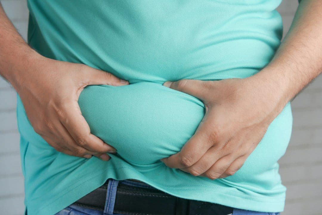 Nadmiar tłuszczu brzusznego może sprzyjać rakowi płuca. Badanie wskazuje na rolę odporności