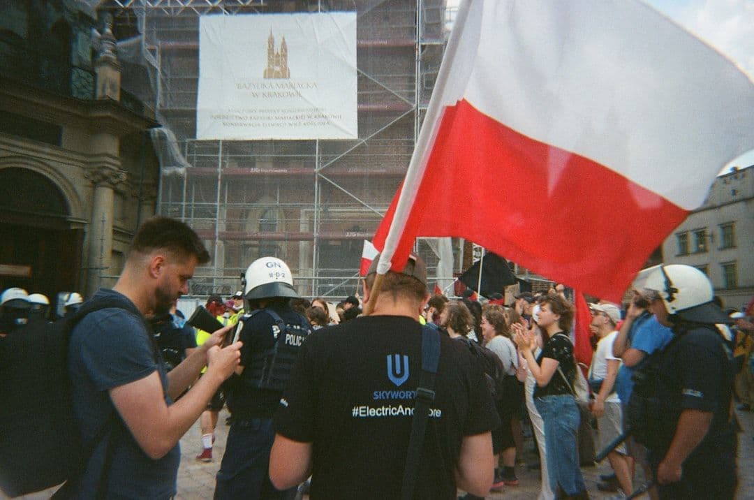 Sondaż: 51 proc. Polaków widzi wpływ sprawy Zondacrypto na wybory